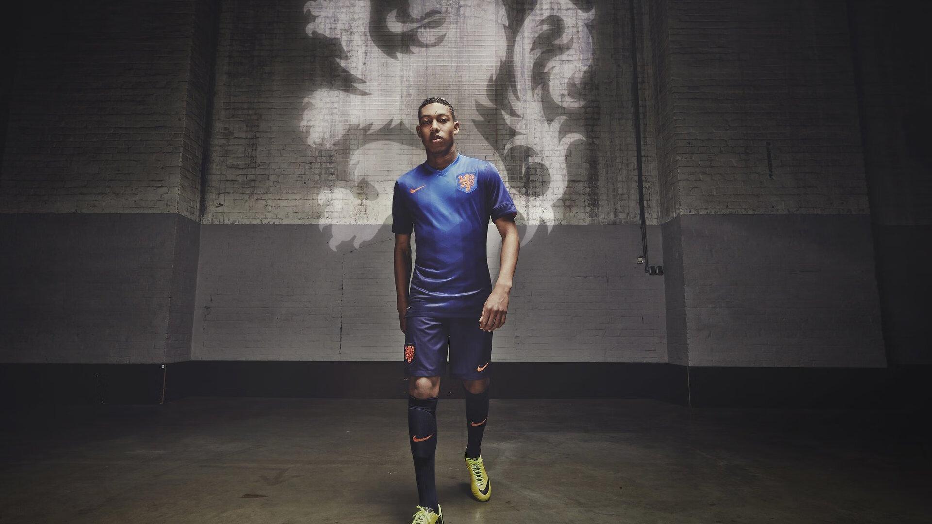 德拉富恩特为麾下国脚鸣不平,联赛伤情频发视若无睹,国家队征召遇损则遭苛责